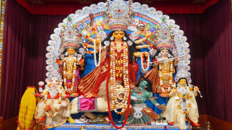 দুর্গা বিসর্জন: এক ধর্মীয় আনুষ্ঠানিকতা নয়, এক জীবনের দর্শন ও সামাজিক চেতনার প্রতিচ্ছবি।